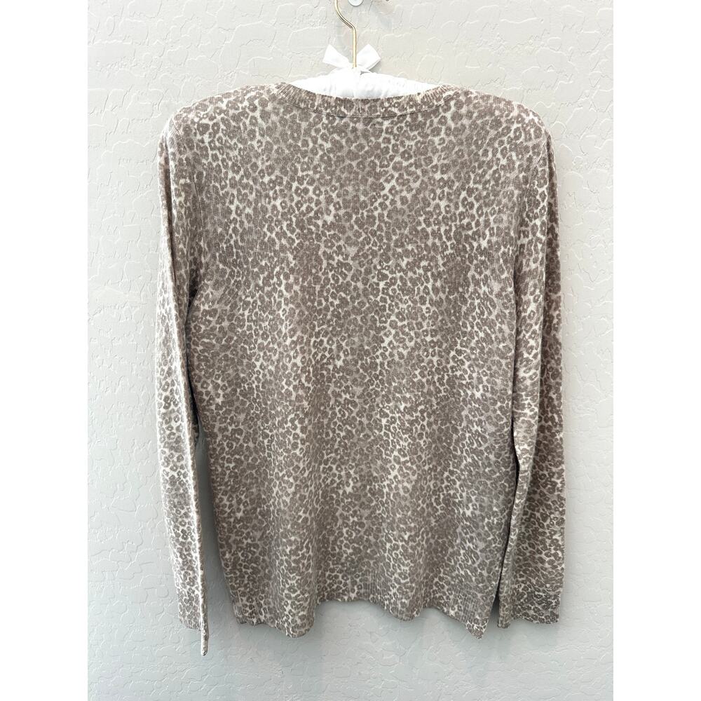 J. McLaughlin 100% Cashmere Leopard Print Crewneck Sweater Medium Quiet Luxury - Picture 4 of 6